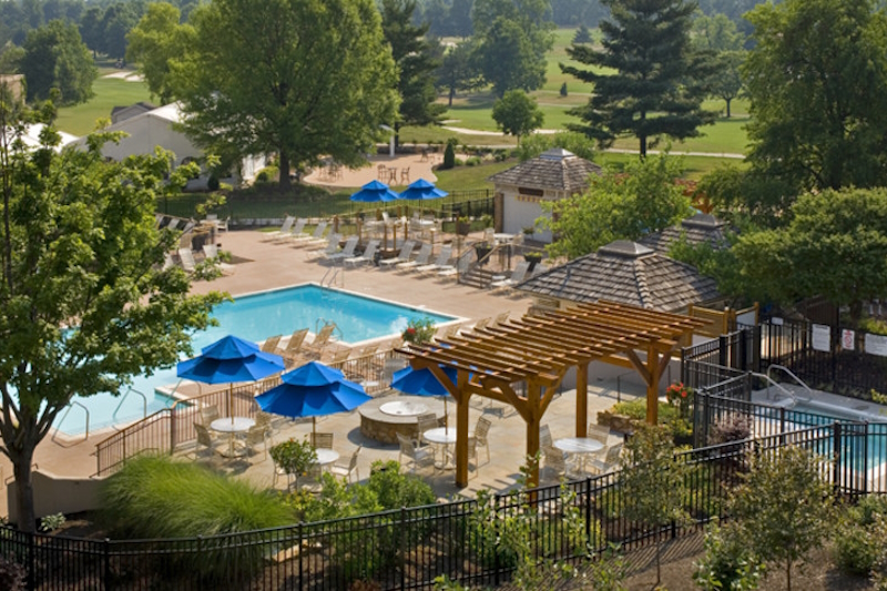 outdoor-pool-area__800x533